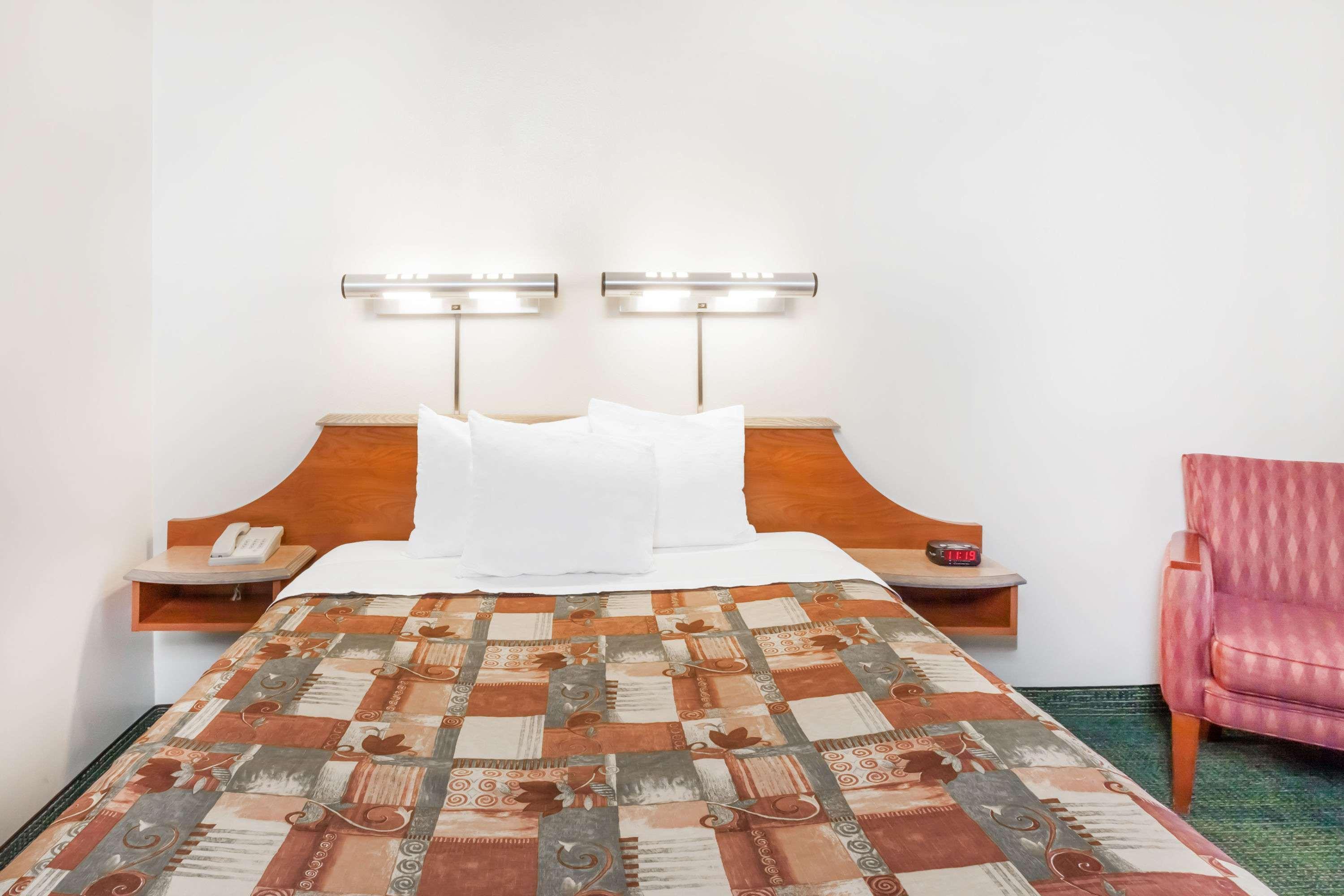 6 Barstow, Ca I15 And Lenwood Road Hotel