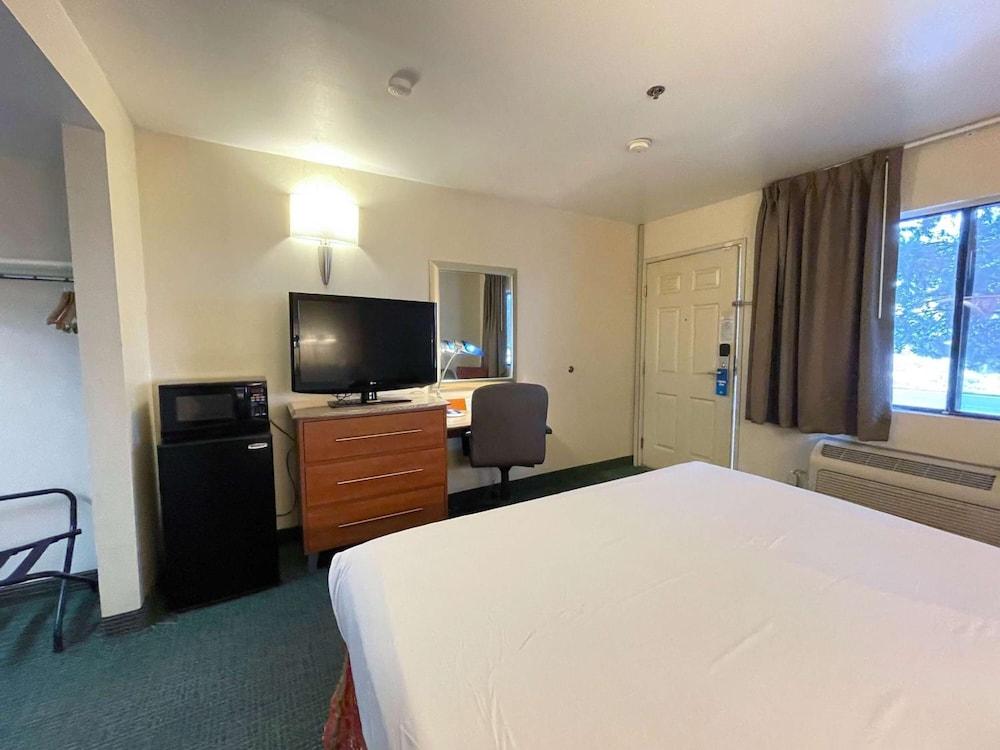 Hotel 6 Barstow, Ca I15 And Lenwood Road Barstow