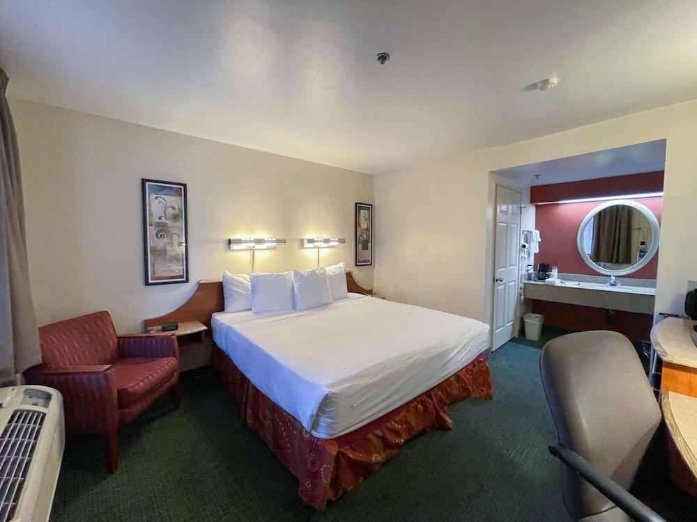 Hotel 6 Barstow, Ca I15 And Lenwood Road Barstow