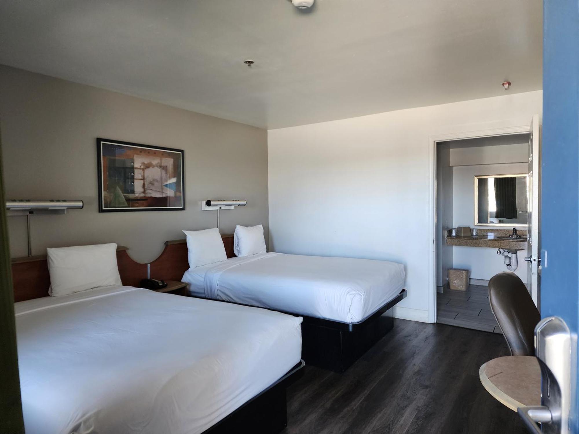 6 Barstow, Ca I15 And Lenwood Road Hotel