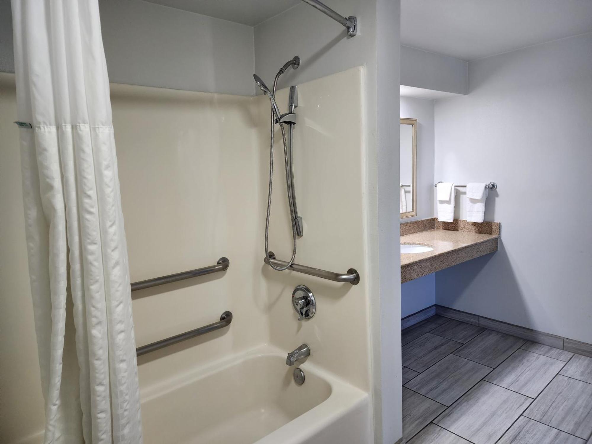 6 Barstow, Ca I15 And Lenwood Road 3* Barstow
