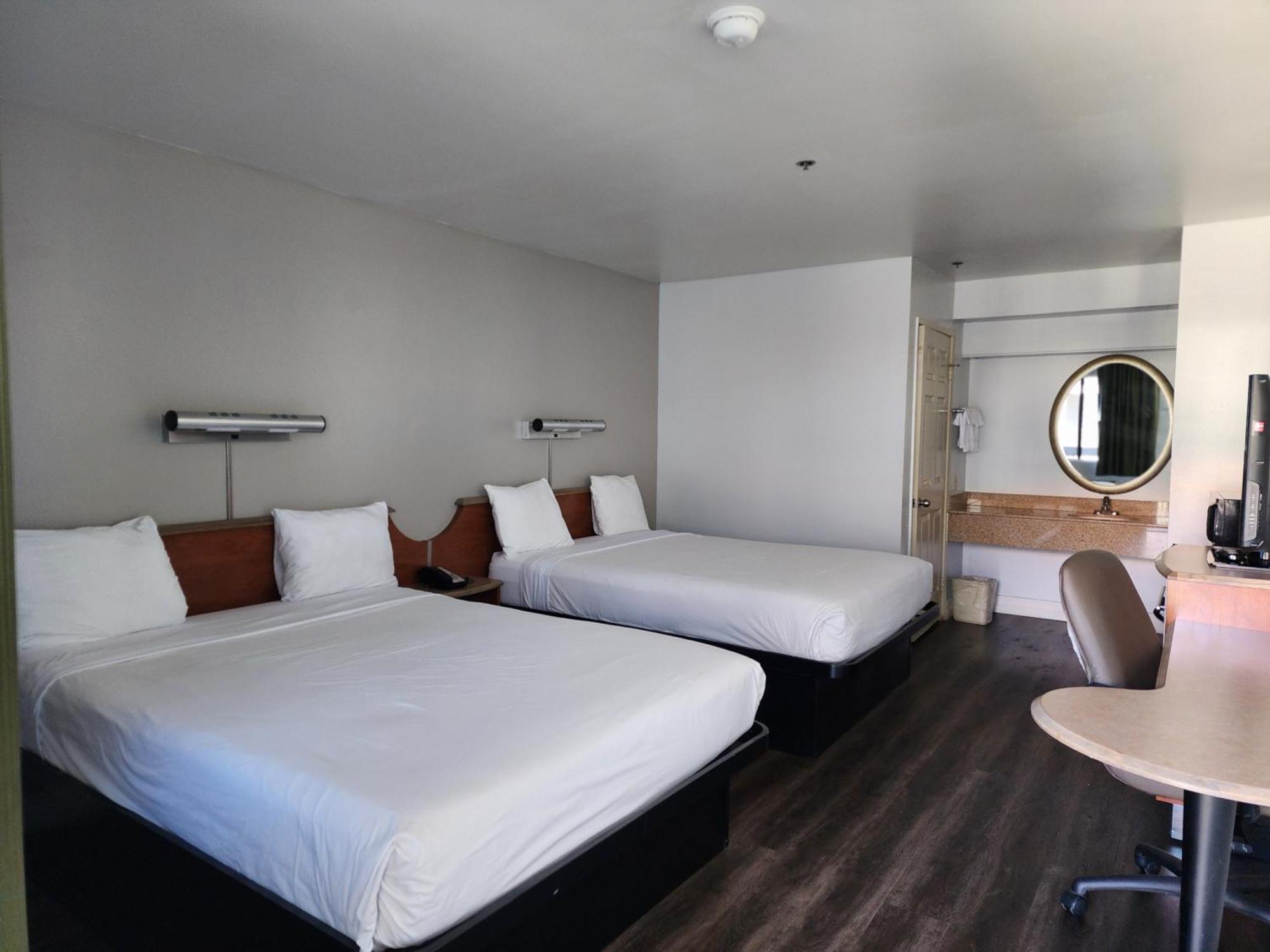 6 Barstow, Ca I15 And Lenwood Road Hotel