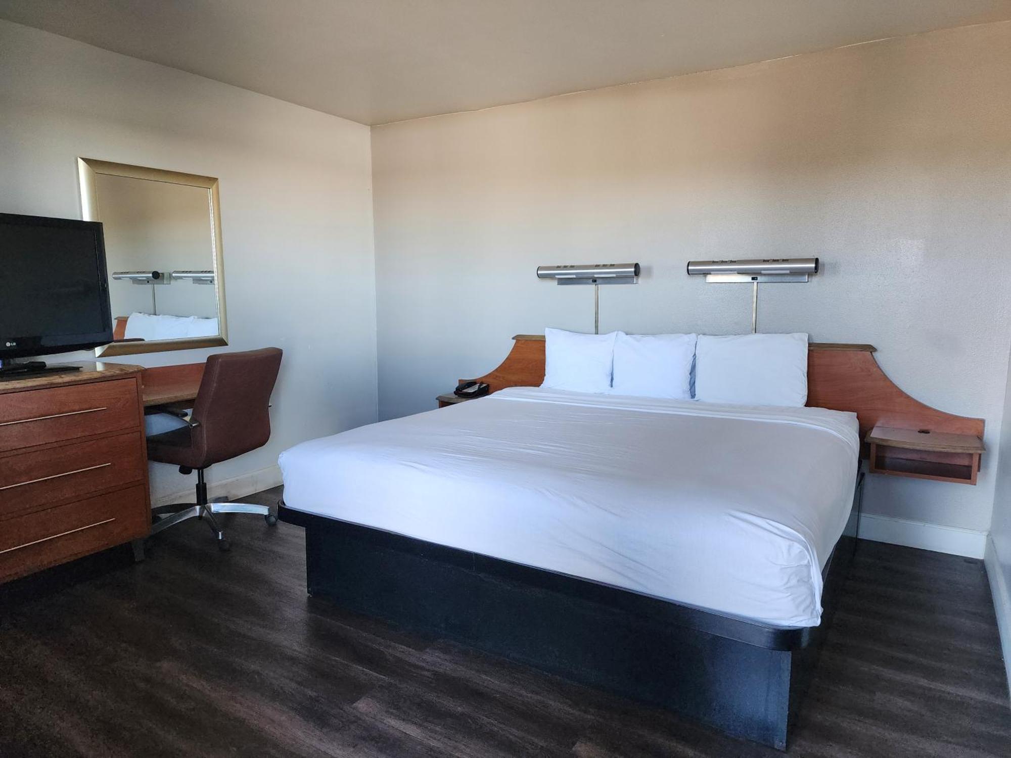 6 Barstow, Ca I15 And Lenwood Road 3* Barstow